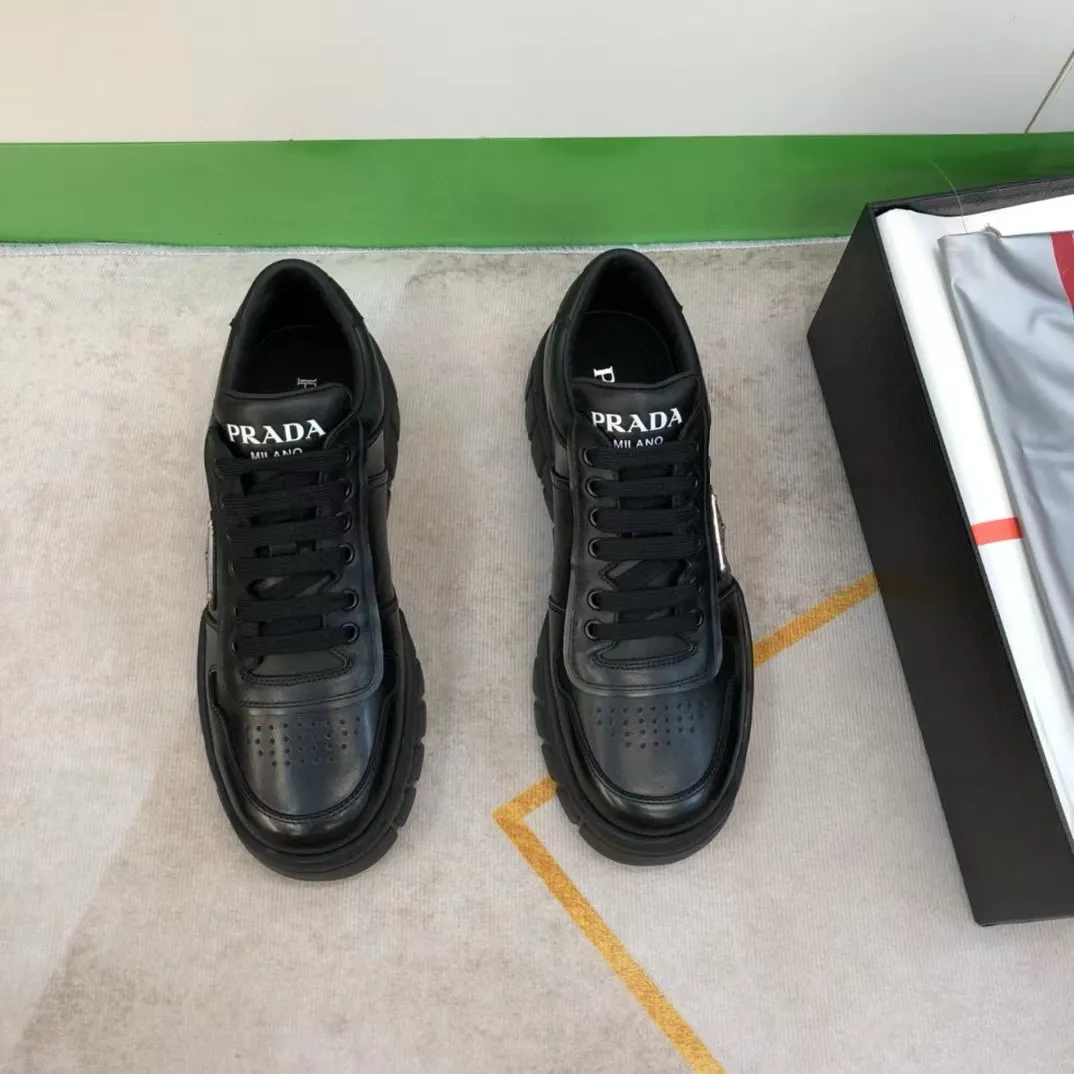 Factory price: 420💰Prada new men's leather sports shoes, the highest version on the market, any comparison is welcome🆚! The original leather has excellent texture and is super high-end! Fetal sheep net lining imported from Italy, removable pad! Luxurious materials and fine workmanship, highly recommended! Code number: 38-44, customized 45